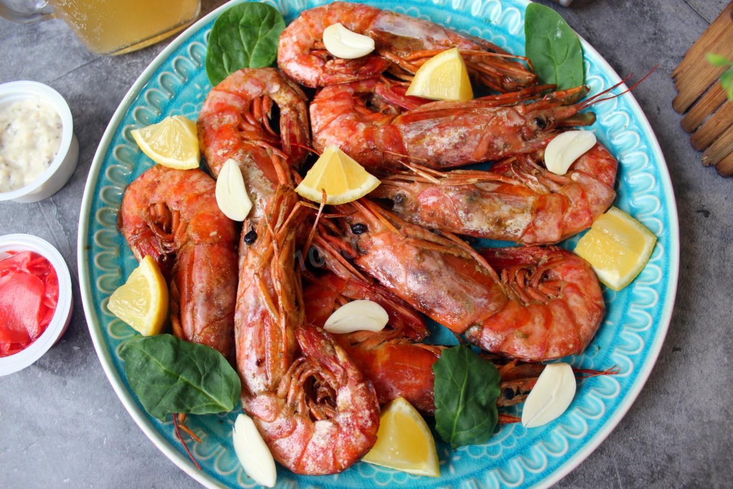 Обжаренные лангустины с чесноком